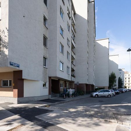 Two Bedrooms - 85 Squaremeters - 4 Min To U6 Dresdner Str Bécs Kültér fotó