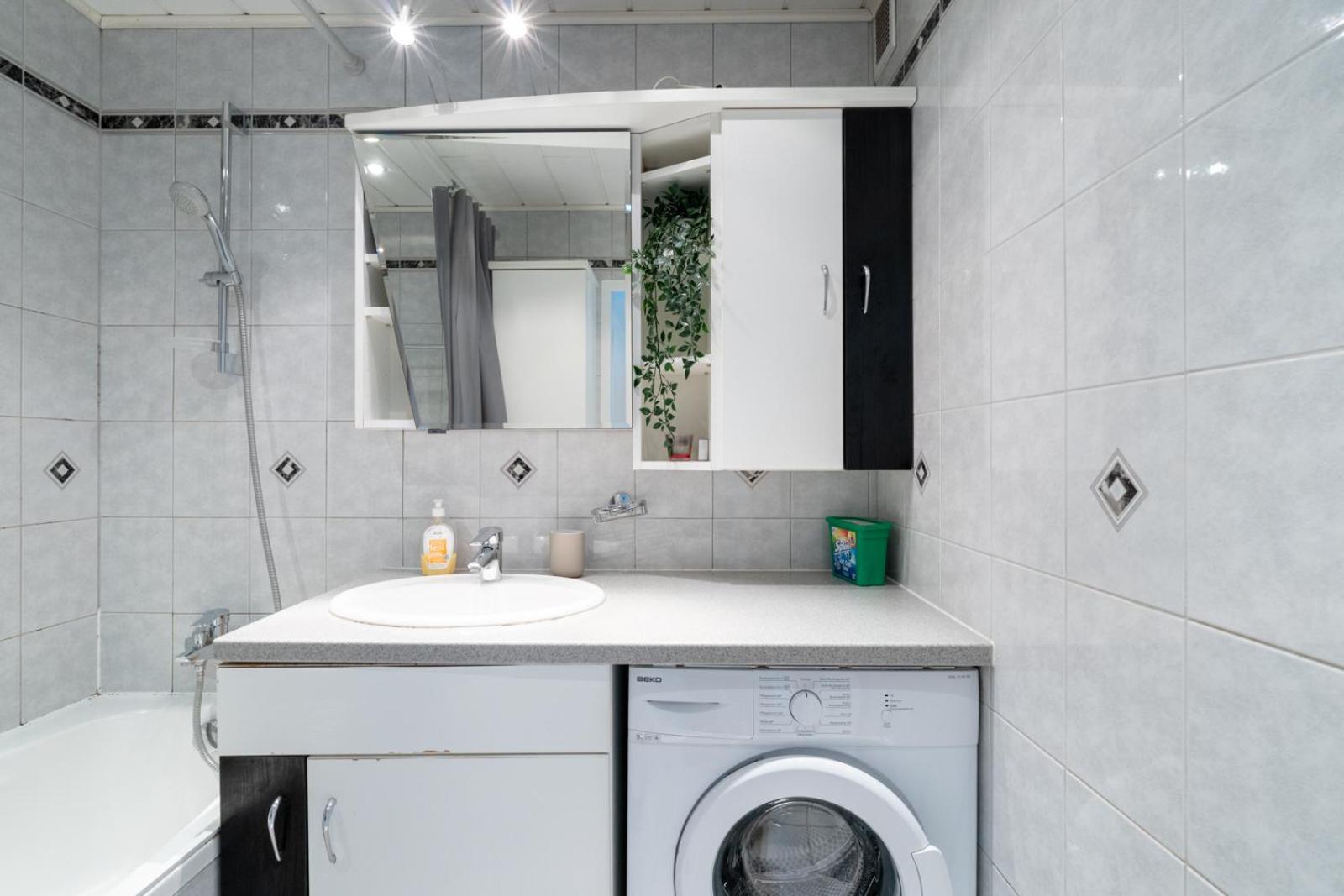 Two Bedrooms - 85 Squaremeters - 4 Min To U6 Dresdner Str Bécs Kültér fotó