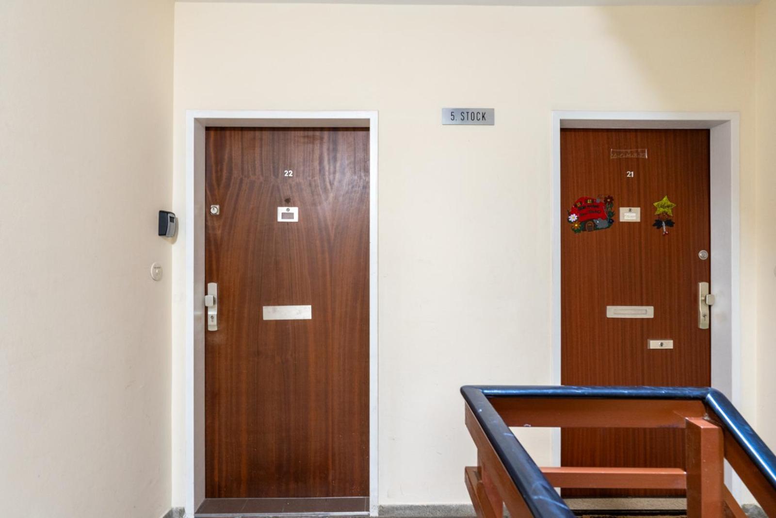 Two Bedrooms - 85 Squaremeters - 4 Min To U6 Dresdner Str Bécs Kültér fotó
