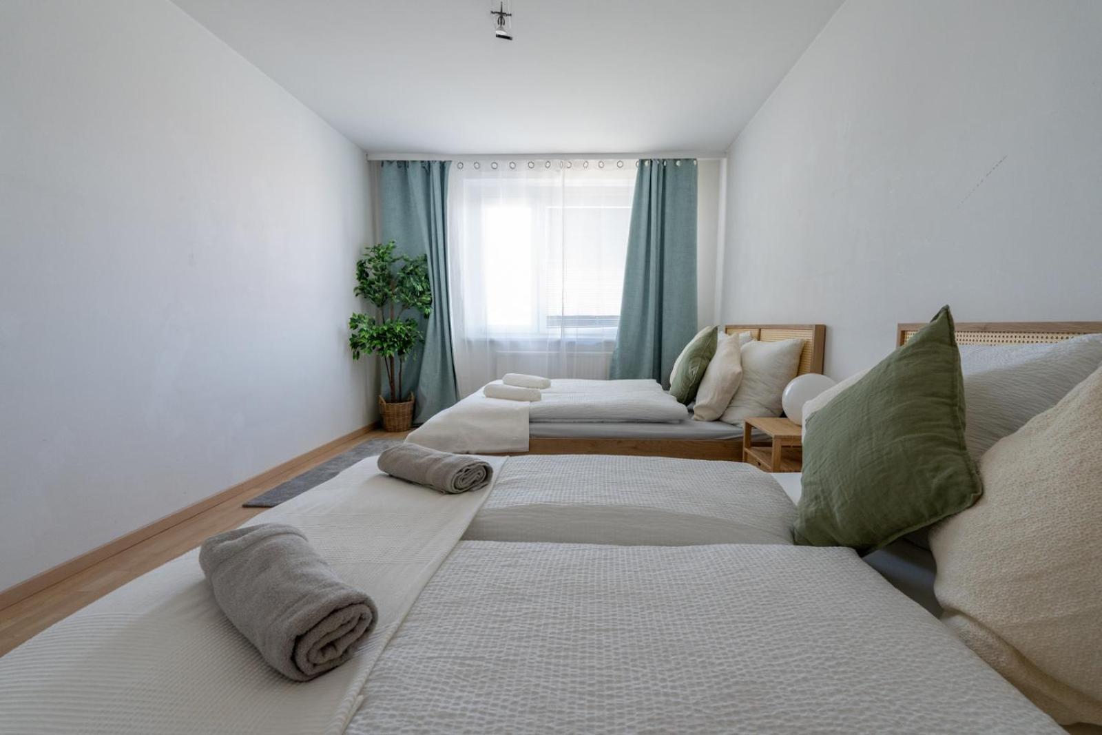 Two Bedrooms - 85 Squaremeters - 4 Min To U6 Dresdner Str Bécs Kültér fotó