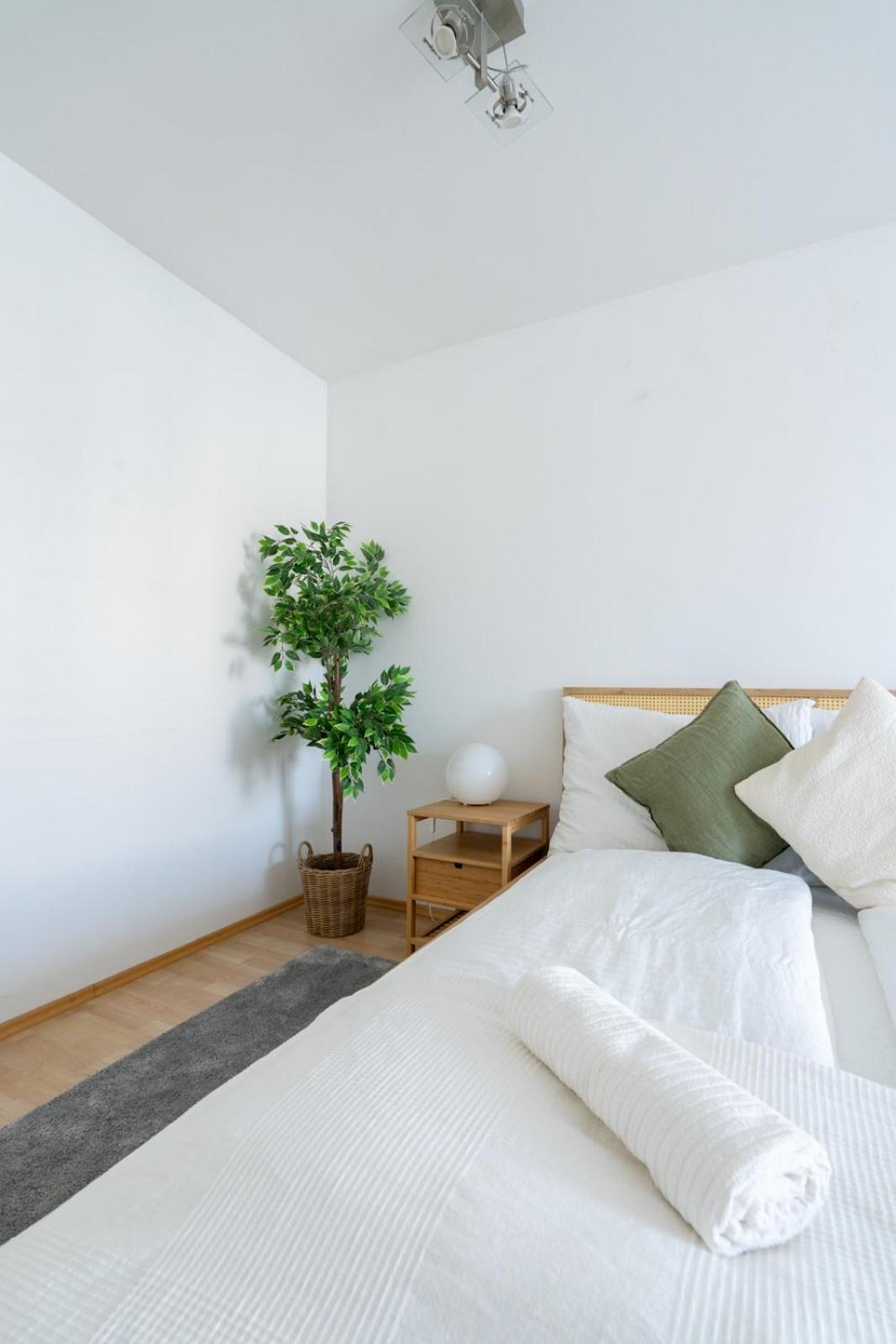 Two Bedrooms - 85 Squaremeters - 4 Min To U6 Dresdner Str Bécs Kültér fotó