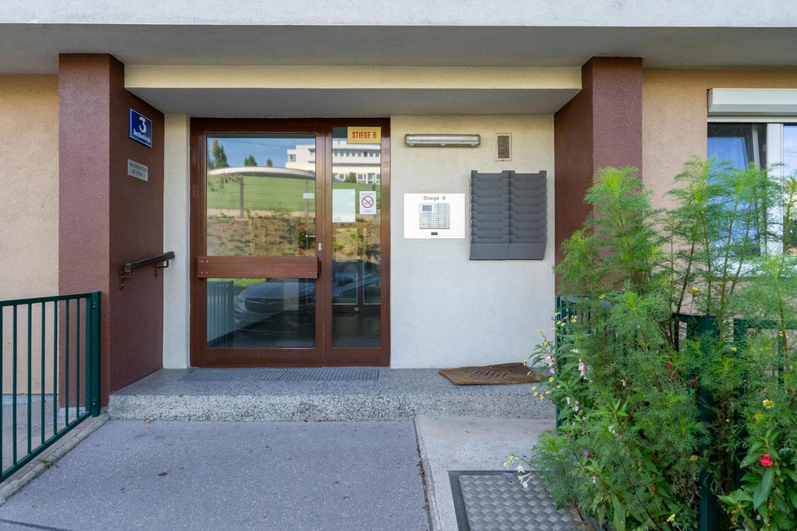 Two Bedrooms - 85 Squaremeters - 4 Min To U6 Dresdner Str Bécs Kültér fotó