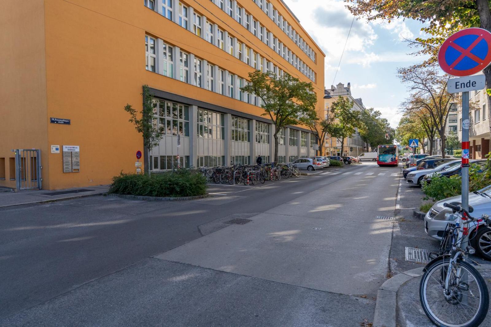 Two Bedrooms - 85 Squaremeters - 4 Min To U6 Dresdner Str Bécs Kültér fotó
