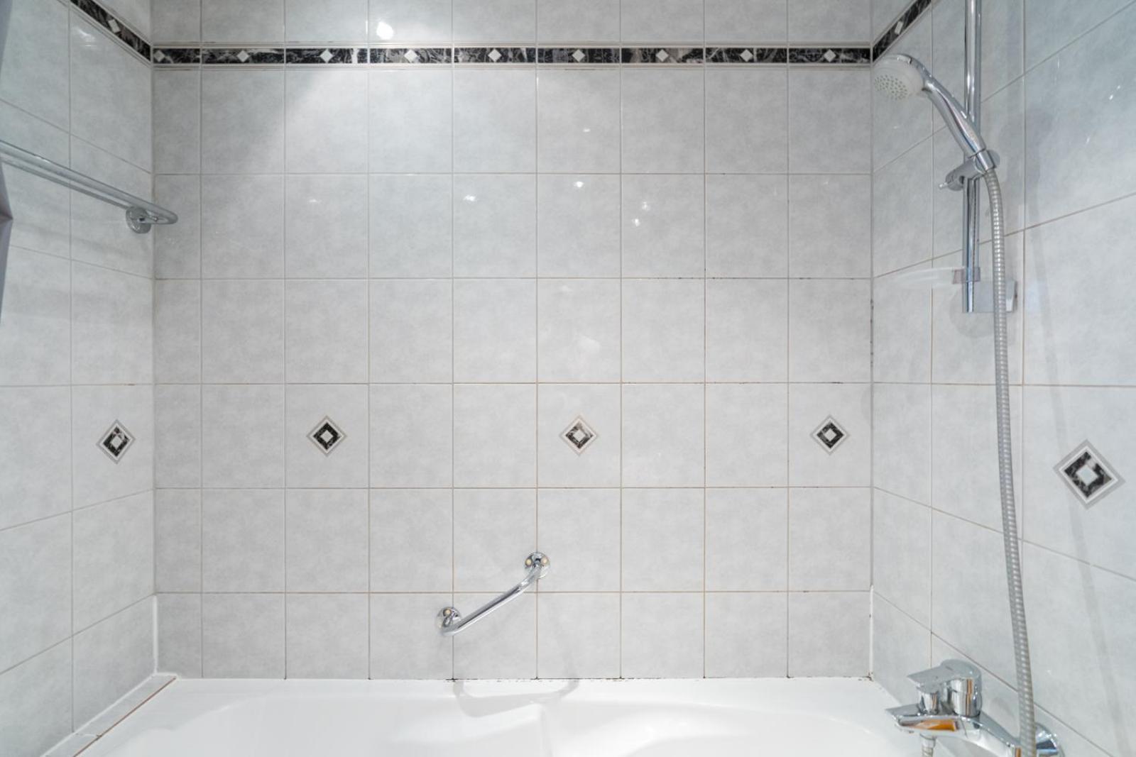 Two Bedrooms - 85 Squaremeters - 4 Min To U6 Dresdner Str Bécs Kültér fotó