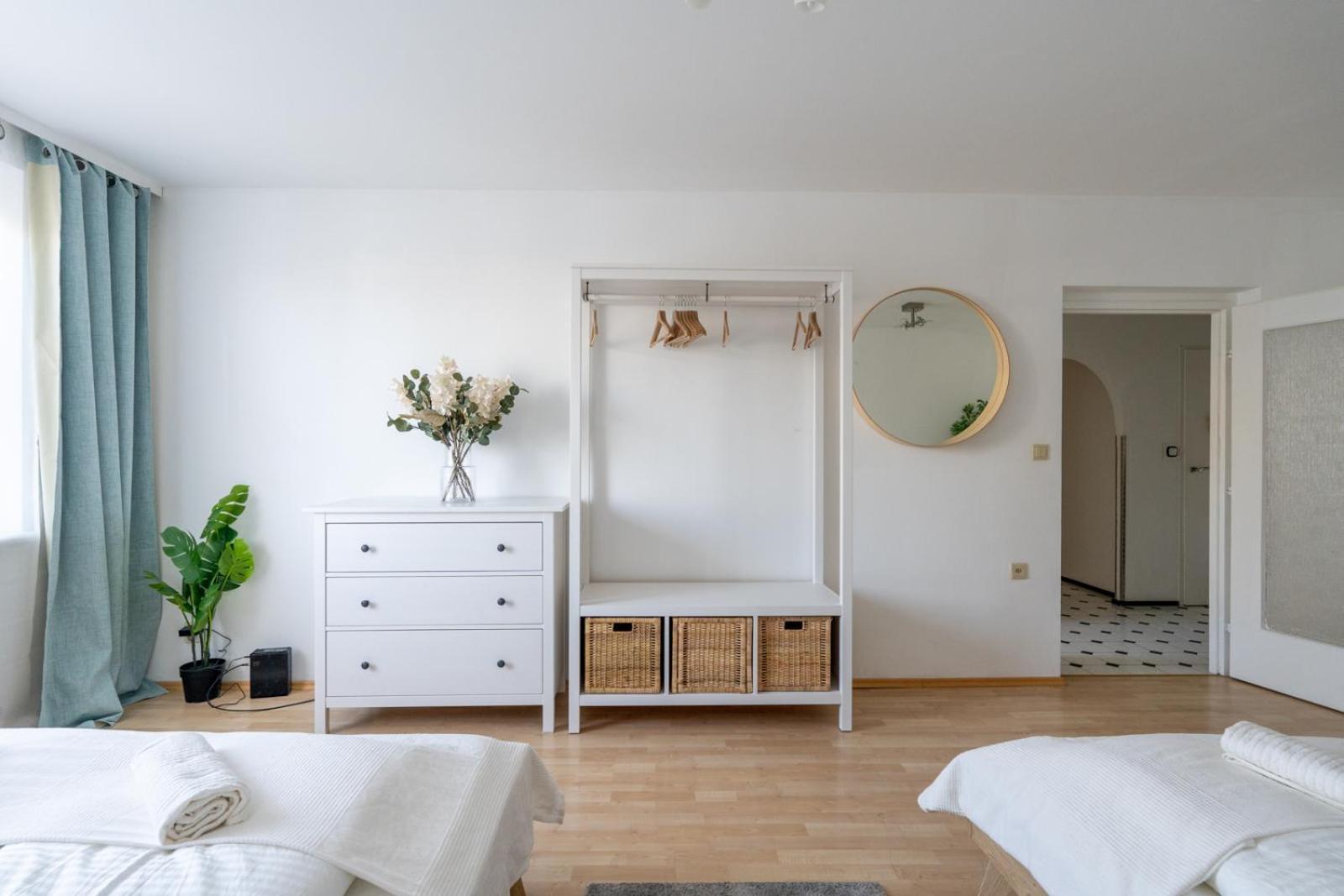 Two Bedrooms - 85 Squaremeters - 4 Min To U6 Dresdner Str Bécs Kültér fotó
