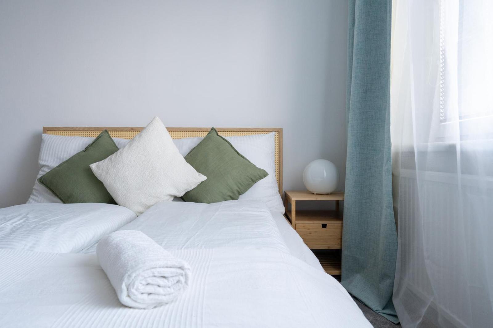 Two Bedrooms - 85 Squaremeters - 4 Min To U6 Dresdner Str Bécs Kültér fotó