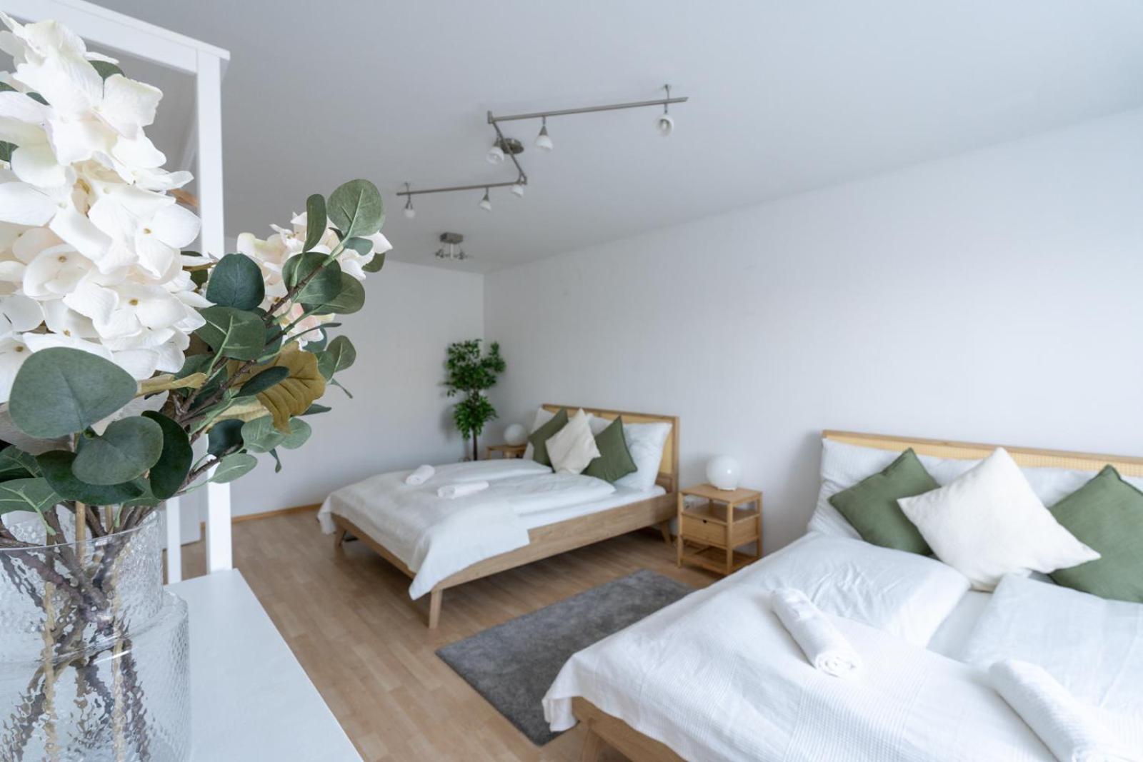 Two Bedrooms - 85 Squaremeters - 4 Min To U6 Dresdner Str Bécs Kültér fotó
