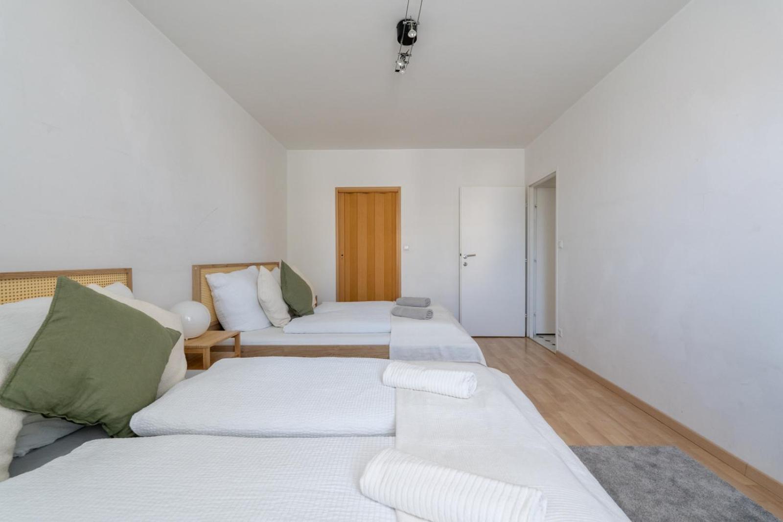Two Bedrooms - 85 Squaremeters - 4 Min To U6 Dresdner Str Bécs Kültér fotó