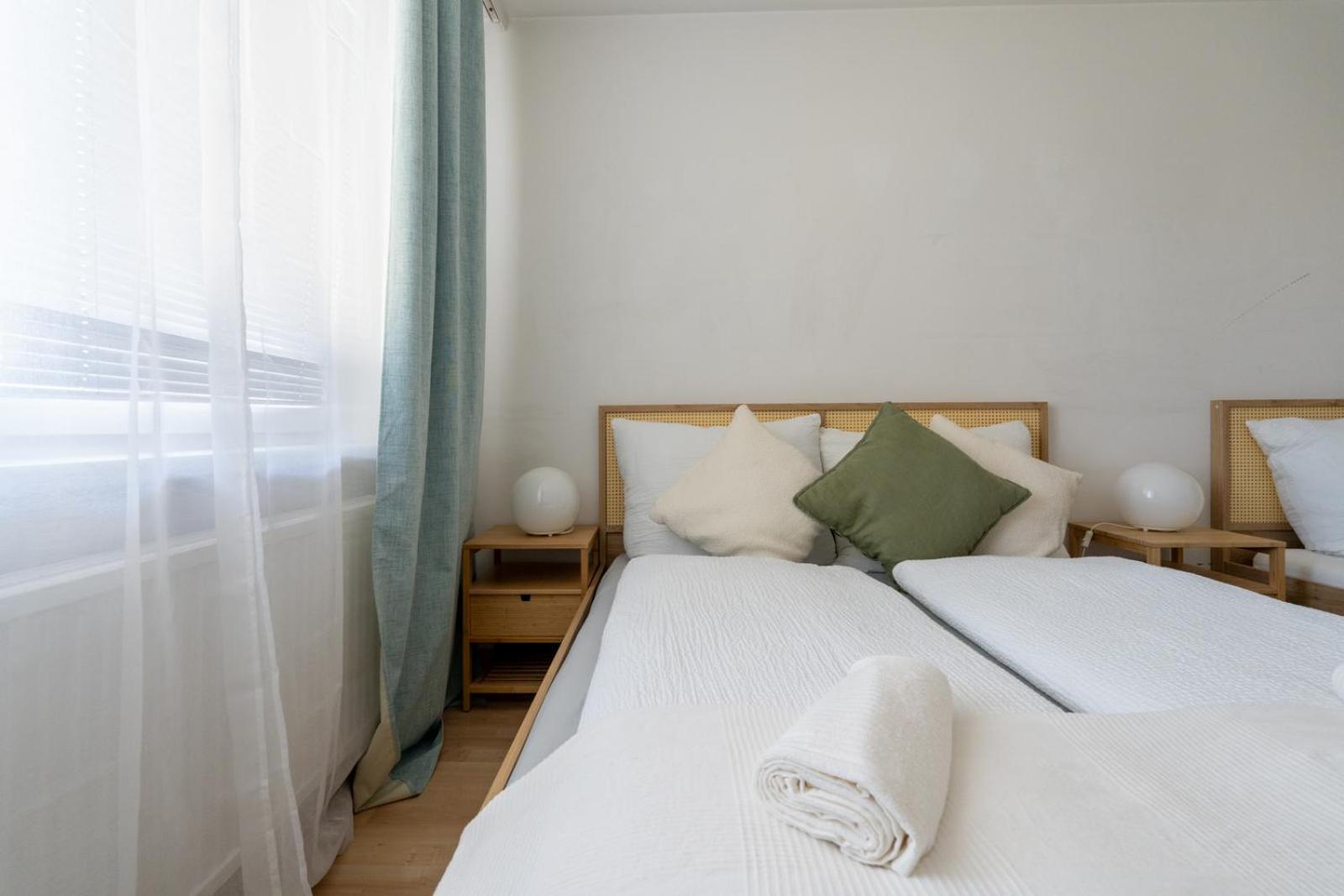 Two Bedrooms - 85 Squaremeters - 4 Min To U6 Dresdner Str Bécs Kültér fotó