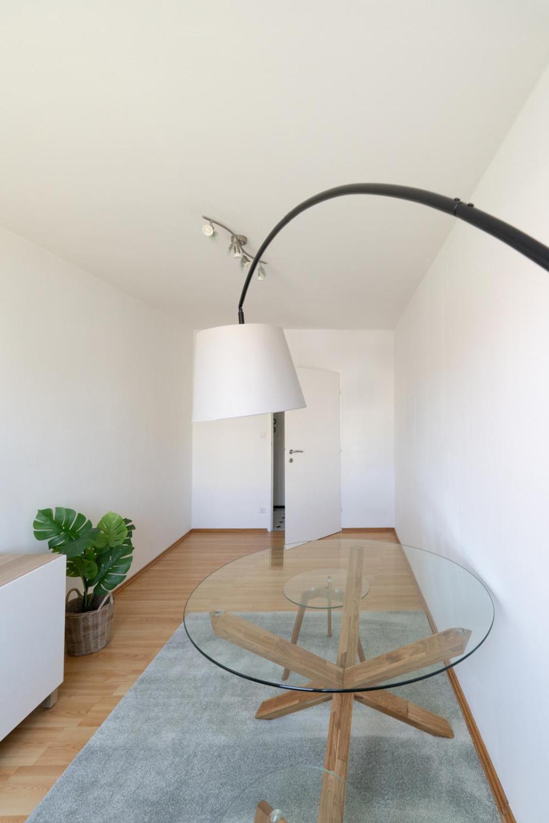 Two Bedrooms - 85 Squaremeters - 4 Min To U6 Dresdner Str Bécs Kültér fotó