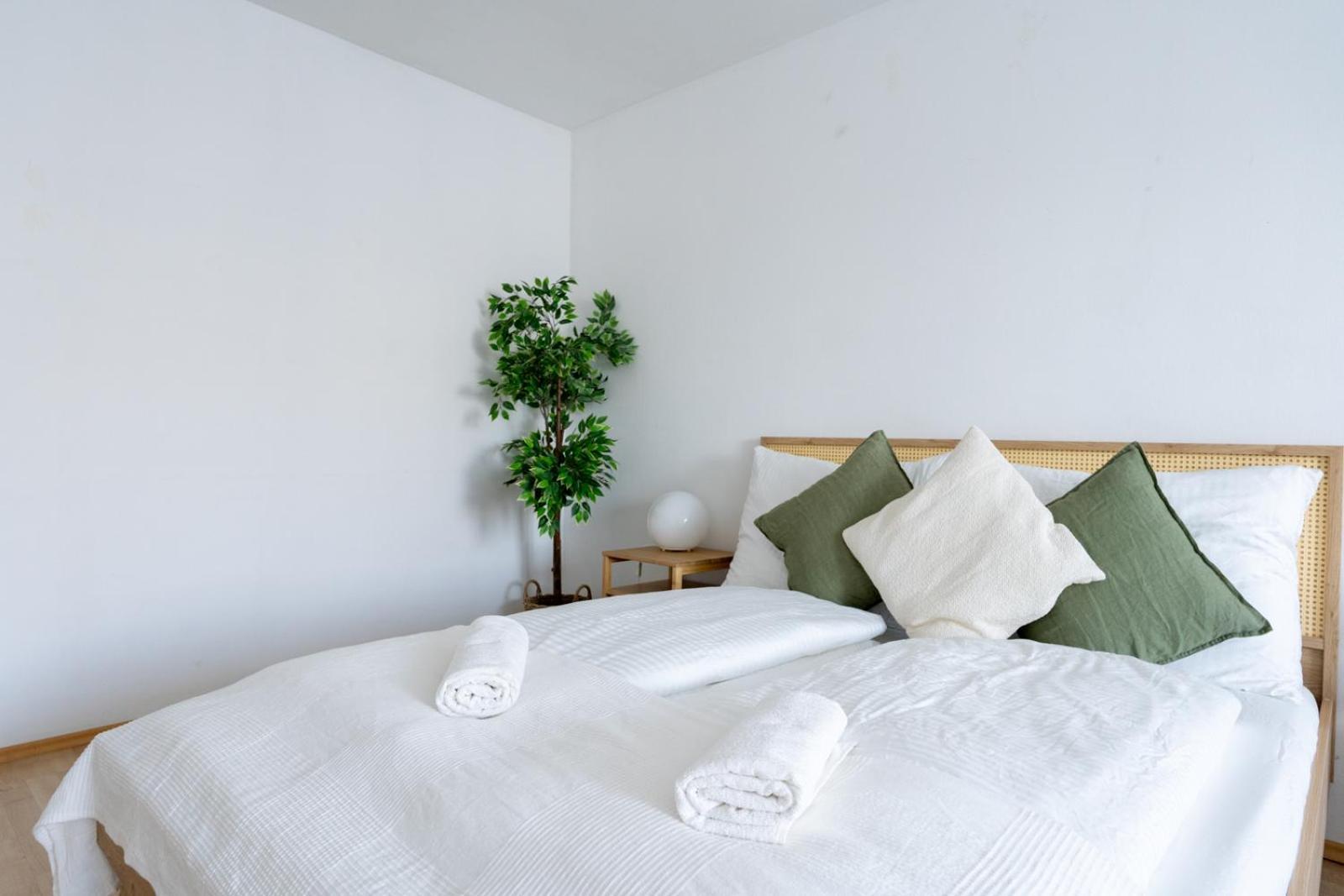 Two Bedrooms - 85 Squaremeters - 4 Min To U6 Dresdner Str Bécs Kültér fotó