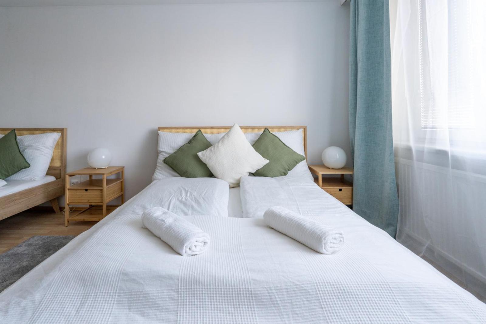 Two Bedrooms - 85 Squaremeters - 4 Min To U6 Dresdner Str Bécs Kültér fotó
